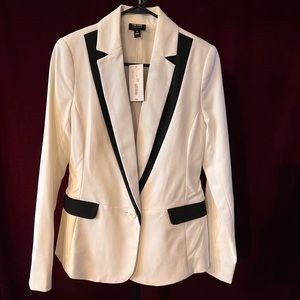 Nicole Miller women's size small blazer. New.